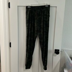 Boutique Women's M Camouflaged Jogger Pant Dark Green Buttery Soft Lounge Sweats